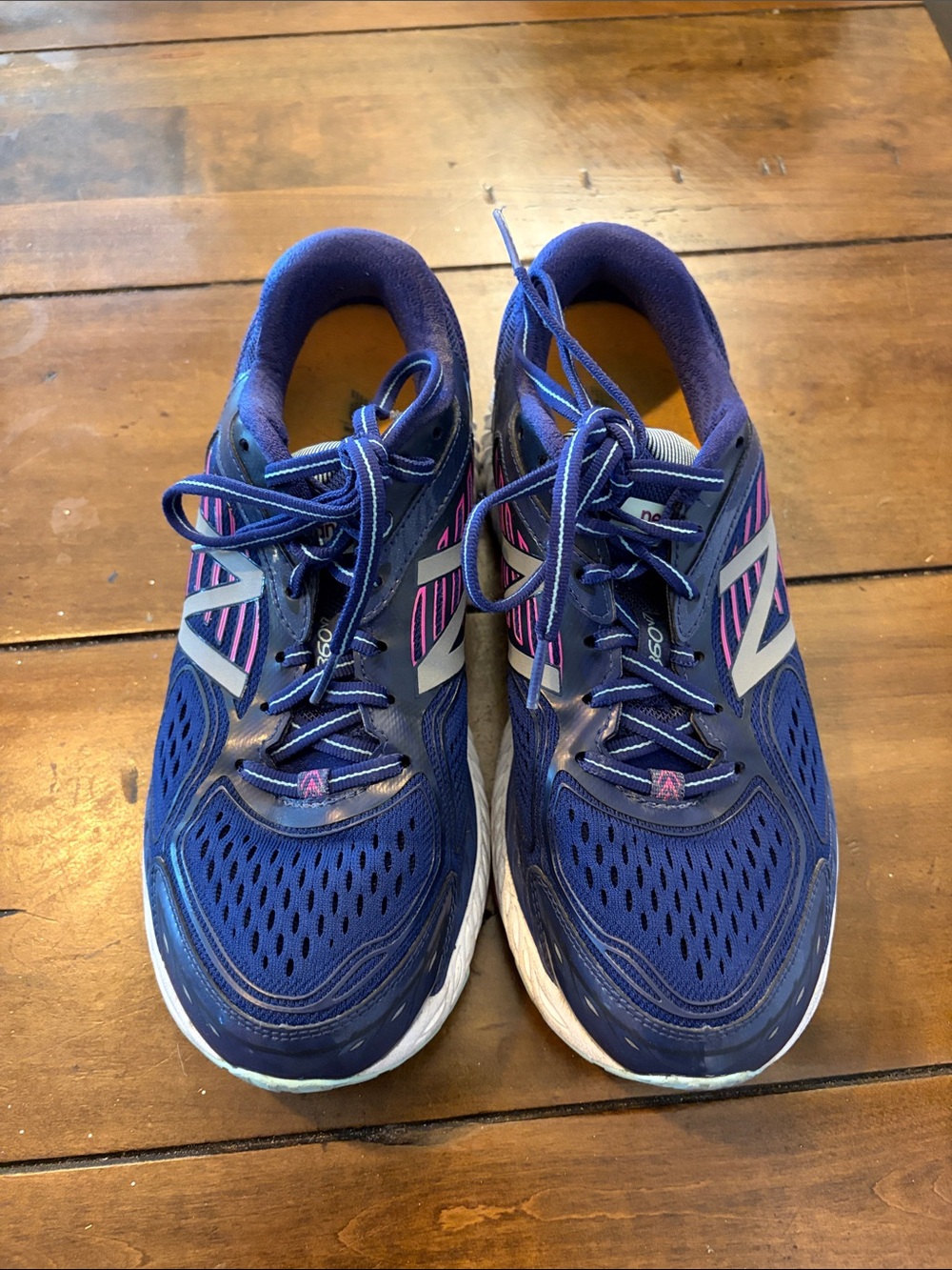 Women’s New Balance 860 v7 Navy Blue Running Sneakers with Pink Accents